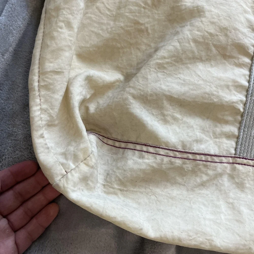 Nike Large Duffel Gym‎ Travel Tote Bag Beige Gray Purple Zip Top Logo Patch Gear